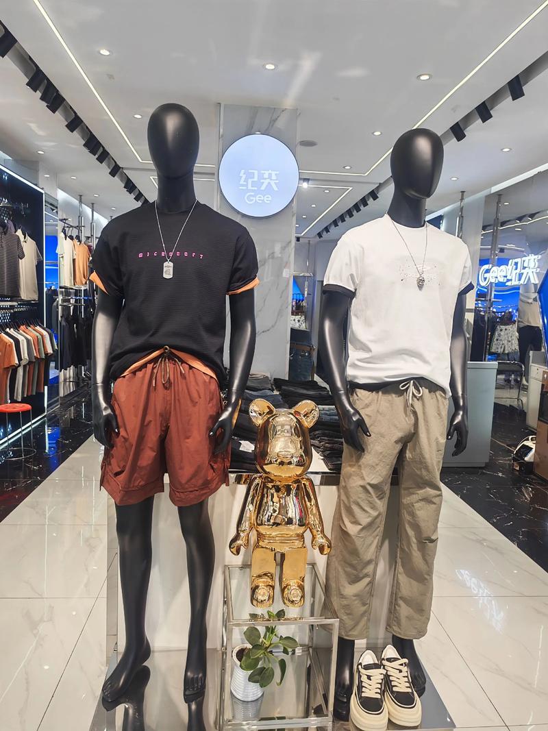 纪奕服装